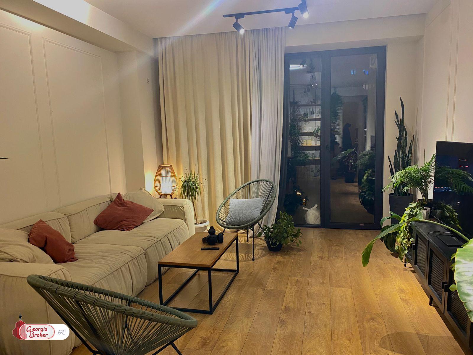 იყიდება ახალი გარემონტებული 5 ოთახიანი ბინა